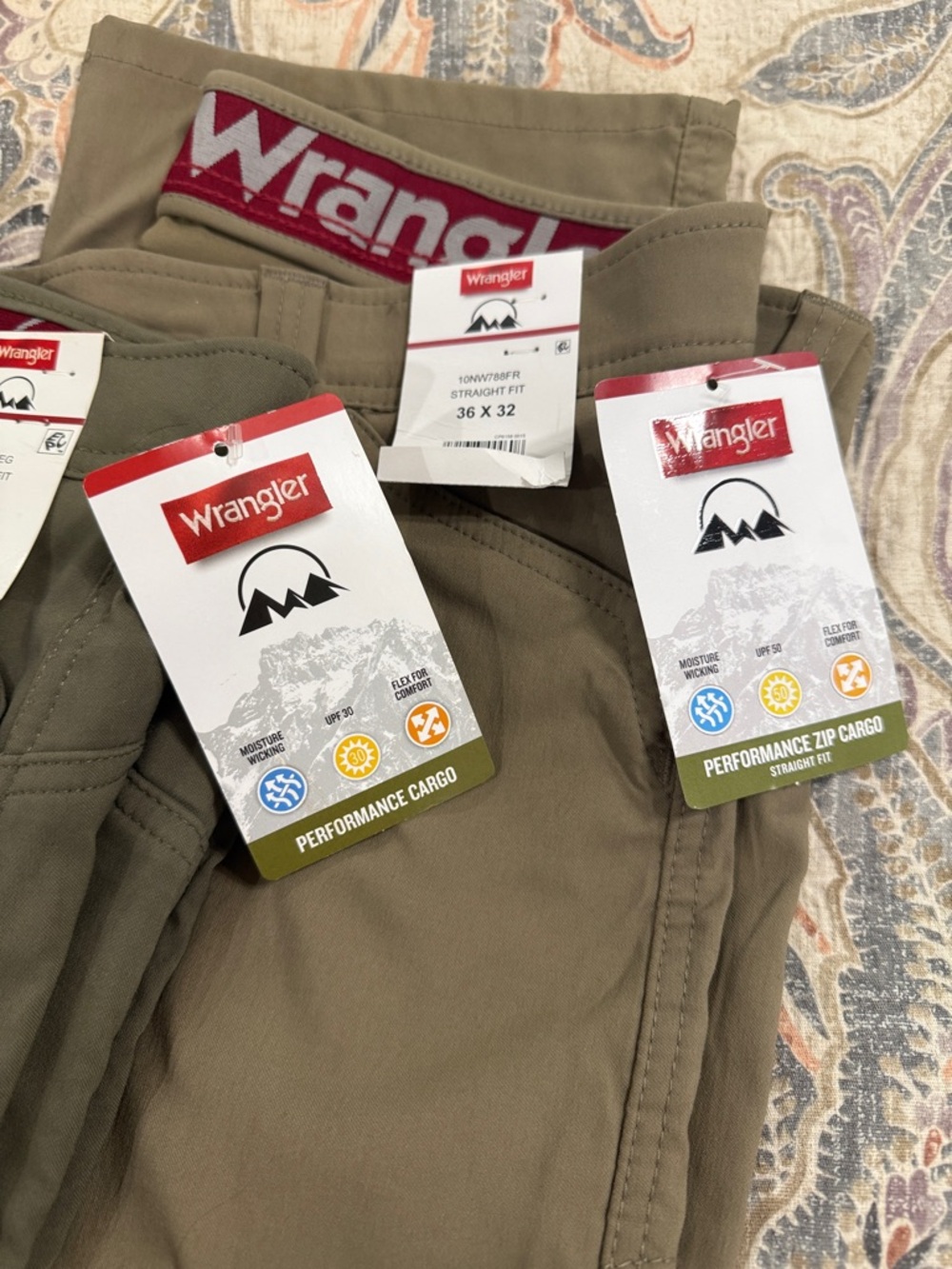Wrangler Men’s Cargo Pants in Olive Green and Khaki 36 x 32 NWT - Picture 2 of 2